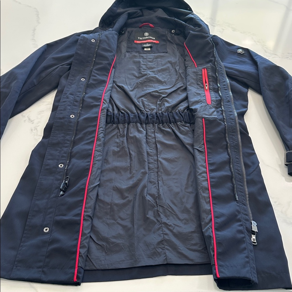 VICTORINOX SIZE M~RAIN COAT LONG JACKET~MAKER OF SWISS ARMY KNIFE~